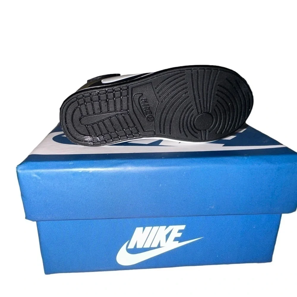 Air Jordan 1 High Top Nike Key Chain/ Bag Charm Grey, Black & White Comes w/box